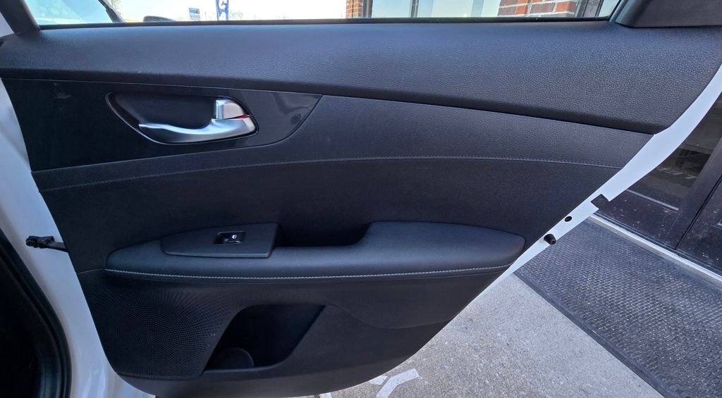 2023 Kia Forte Image 43
