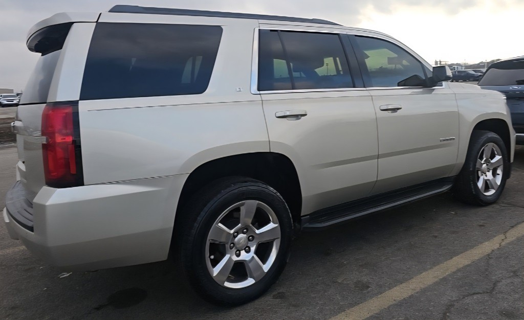 2017 Chevrolet Tahoe Image 2