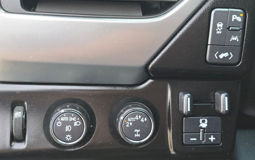 2017 Chevrolet Tahoe Image 21