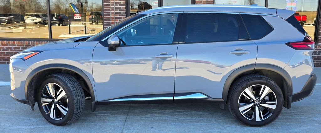 2021 Nissan Rogue Image 2