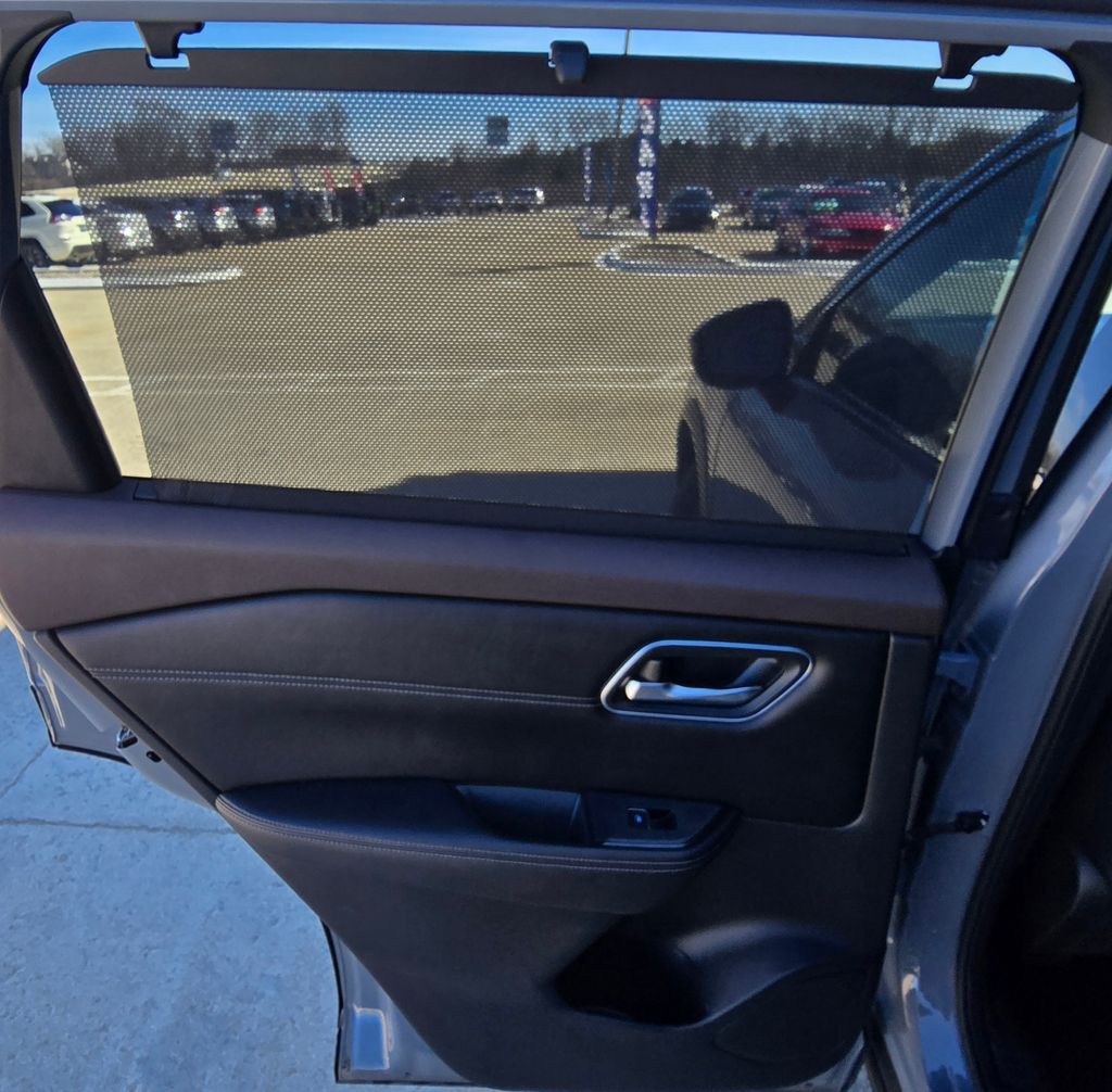 2021 Nissan Rogue Image 16