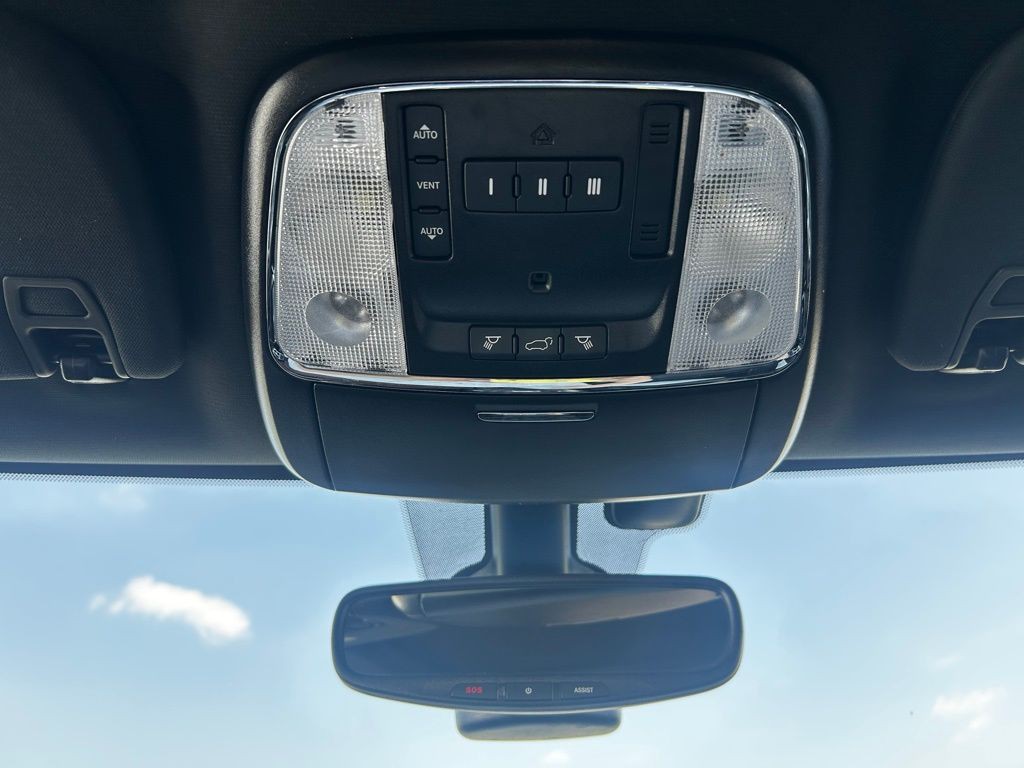 2020 Jeep Grand Cherokee Image 17