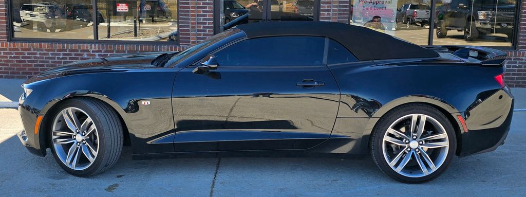 2017 Chevrolet Camaro Image 2