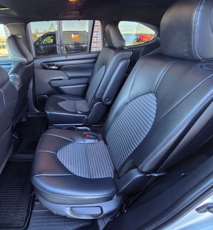 2024 Toyota Highlander Image 38