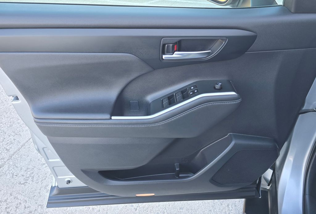2024 Toyota Highlander Image 16