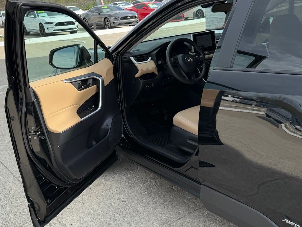 2023 Toyota Rav4 Image 7