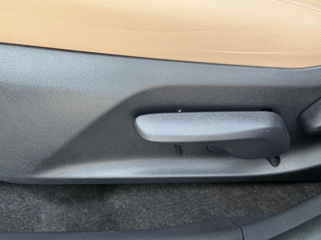 2023 Toyota Rav4 Image 9