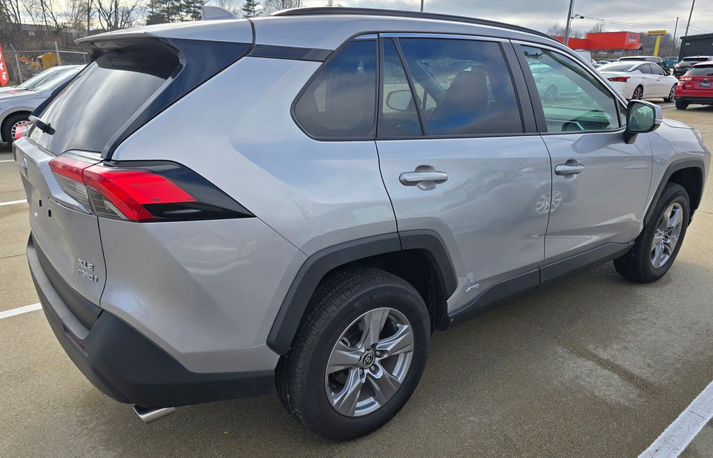 2022 Toyota Rav4 Image 2