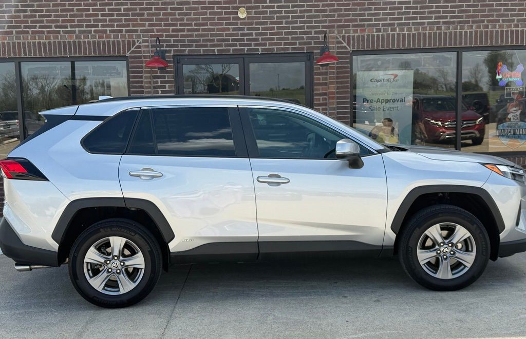 2022 Toyota Rav4 Image 9