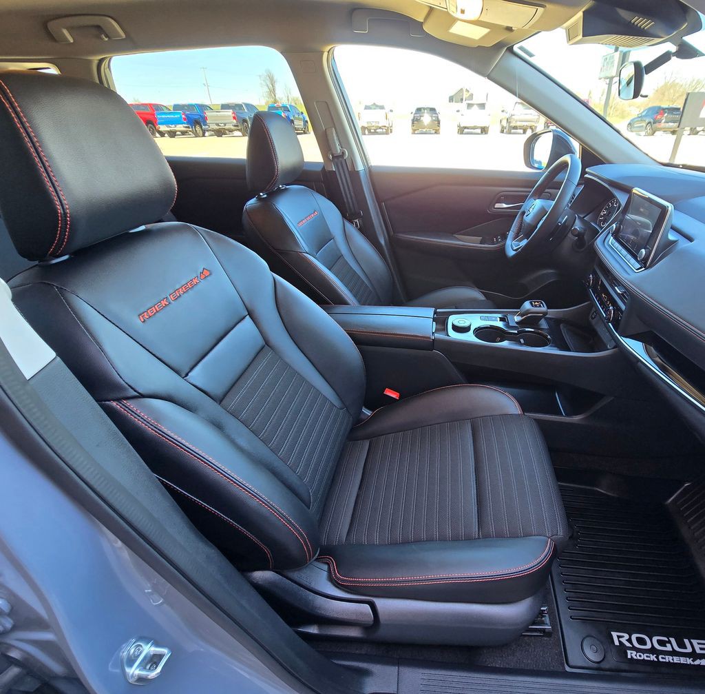 2025 Nissan Rogue Image 38