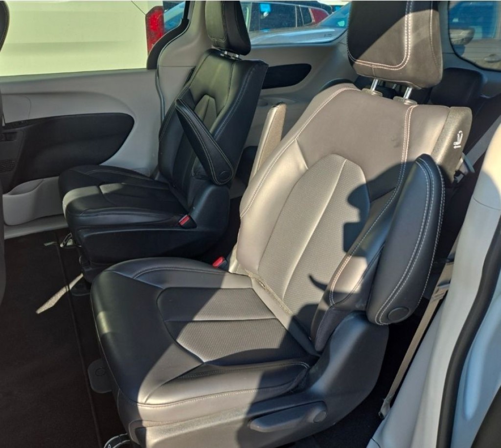 2023 Chrysler Pacifica Image 8