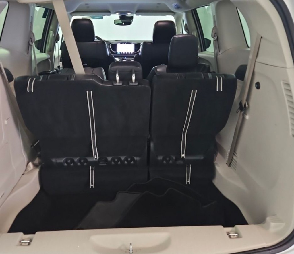 2023 Chrysler Pacifica Image 9