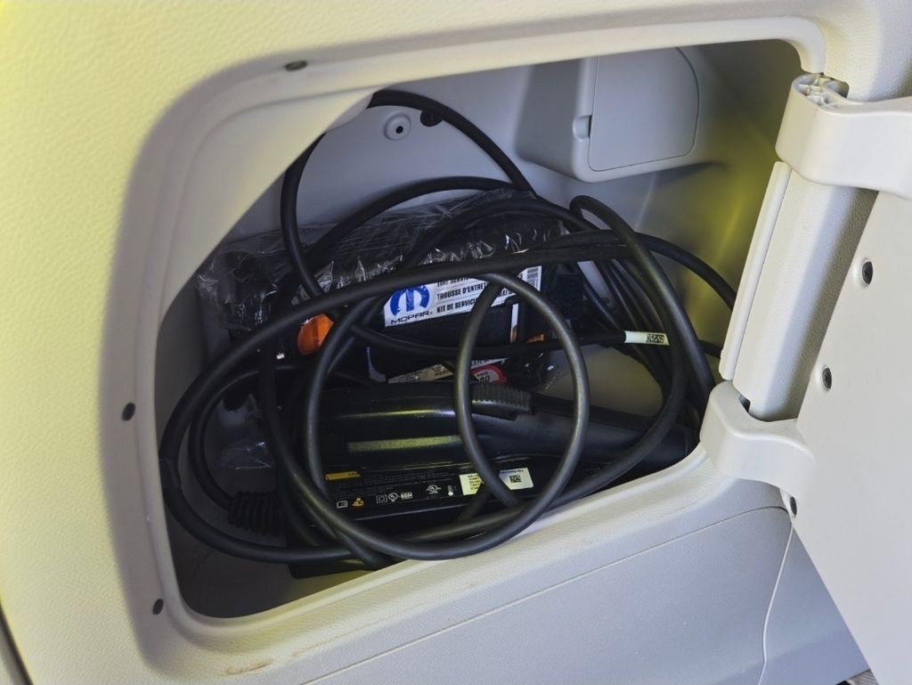 2023 Chrysler Pacifica Image 10