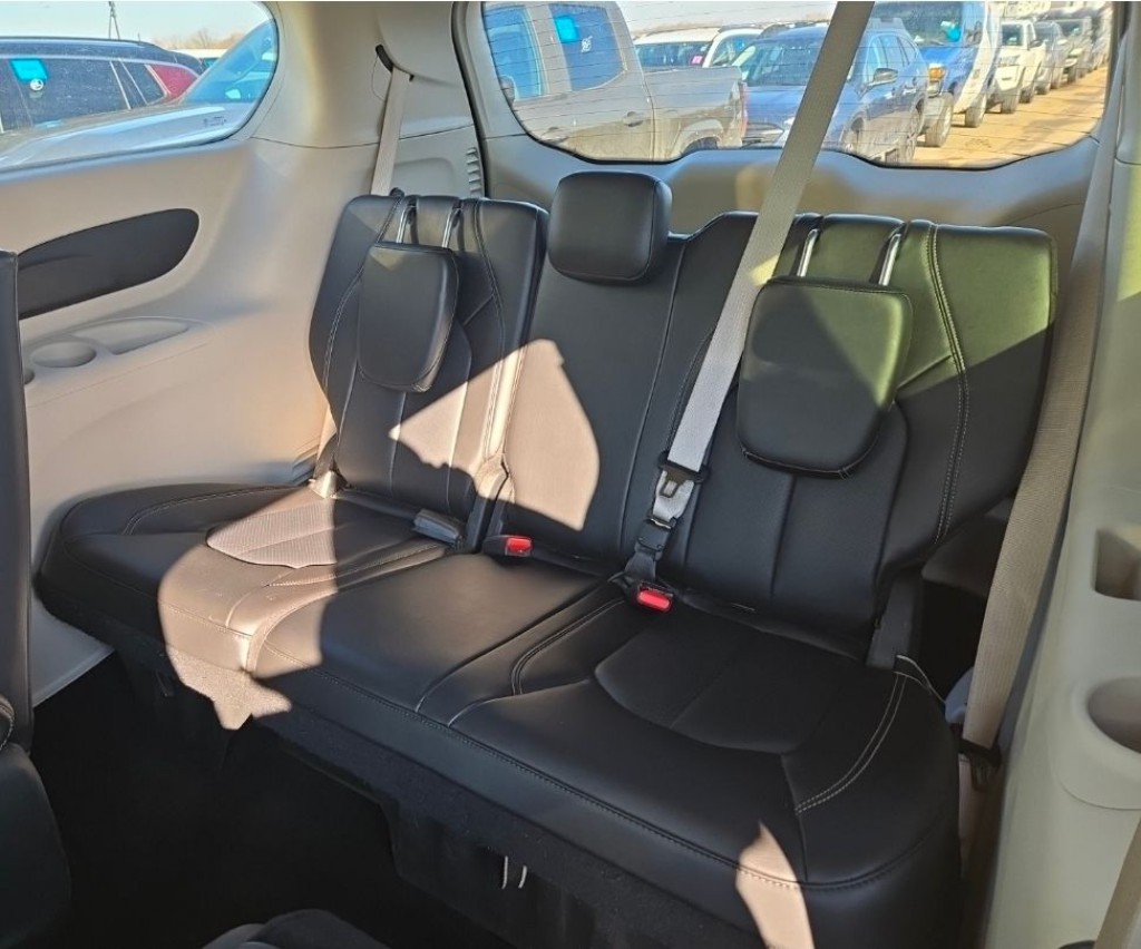 2023 Chrysler Pacifica Image 11