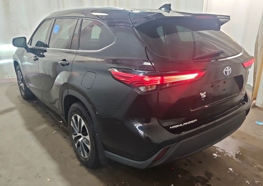 2022 Toyota Highlander Image 2