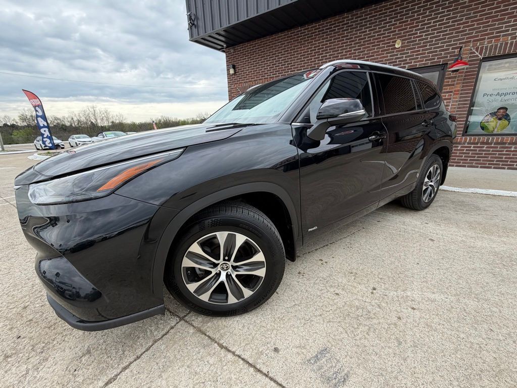 2022 Toyota Highlander Image 2