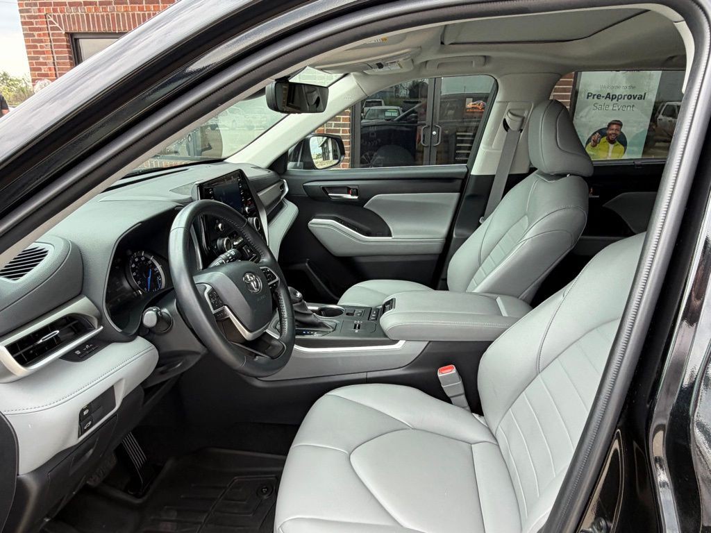 2022 Toyota Highlander Image 16