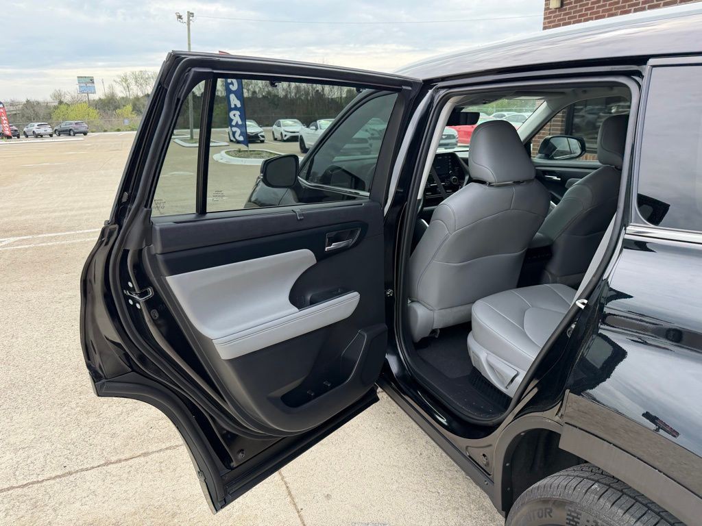 2022 Toyota Highlander Image 42