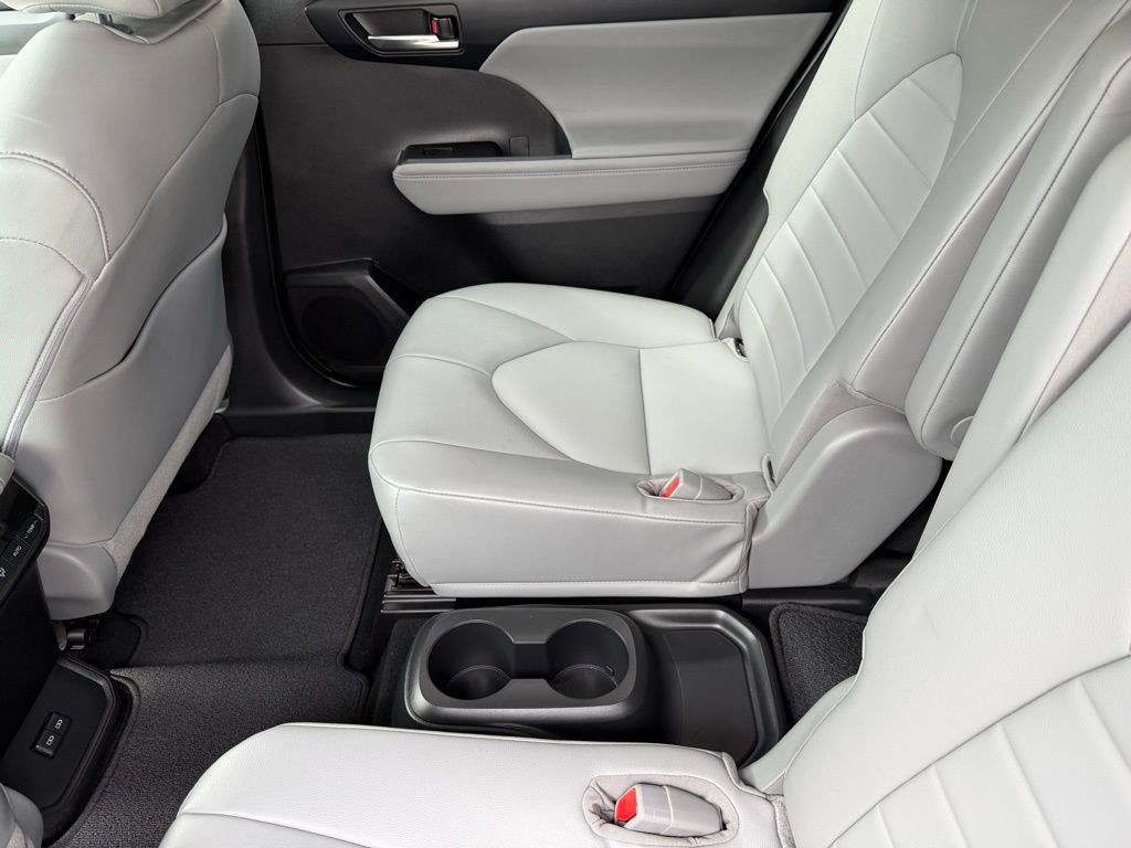 2022 Toyota Highlander Image 48