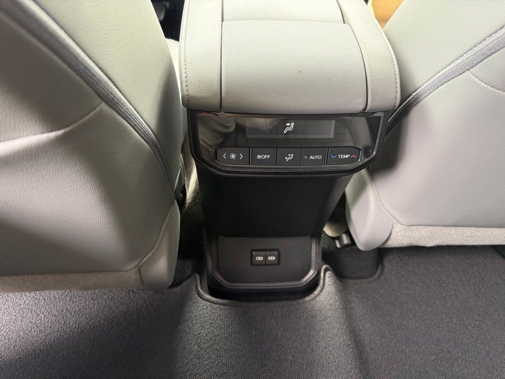 2022 Toyota Highlander Image 49