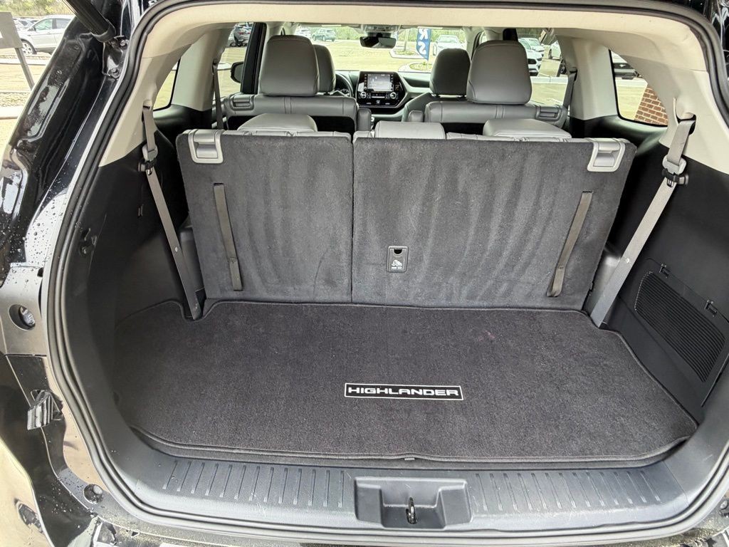 2022 Toyota Highlander Image 56