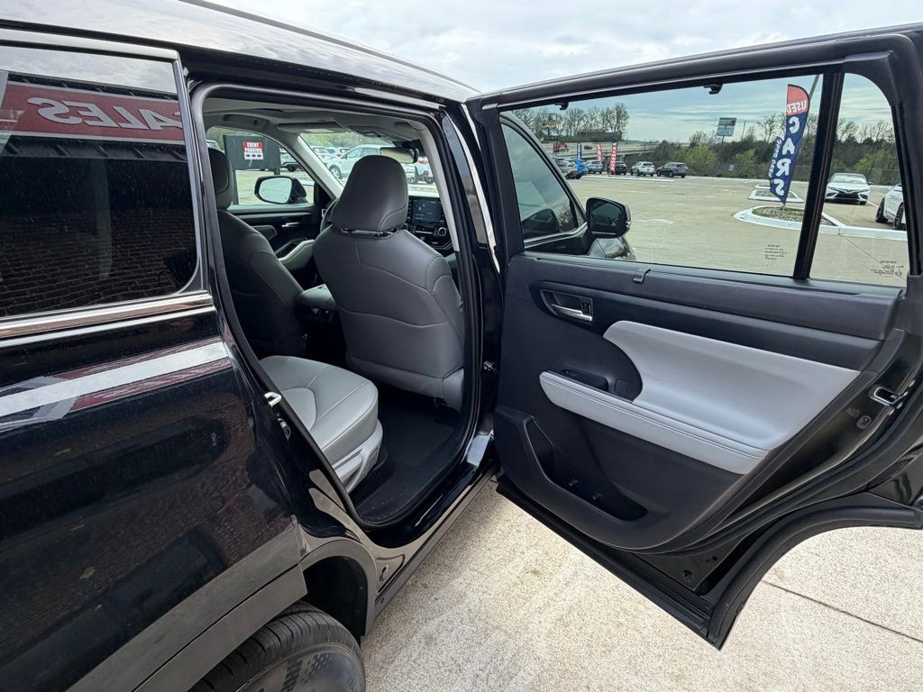 2022 Toyota Highlander Image 64