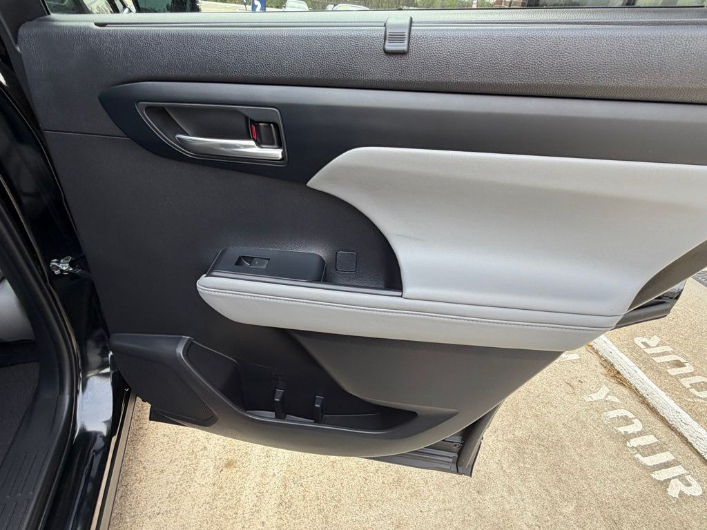 2022 Toyota Highlander Image 65