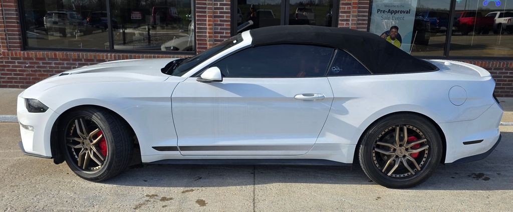 2020 Ford Mustang Image 2