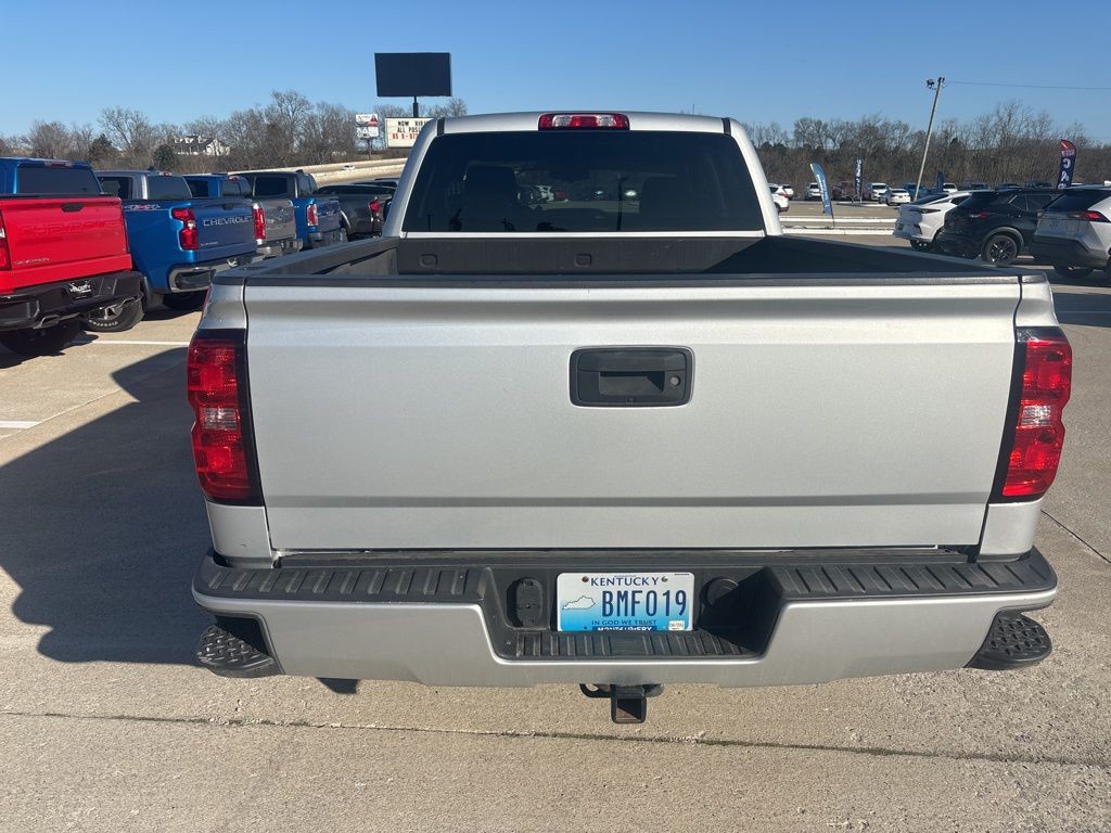 2018 Chevrolet Silverado 1500 Image 2