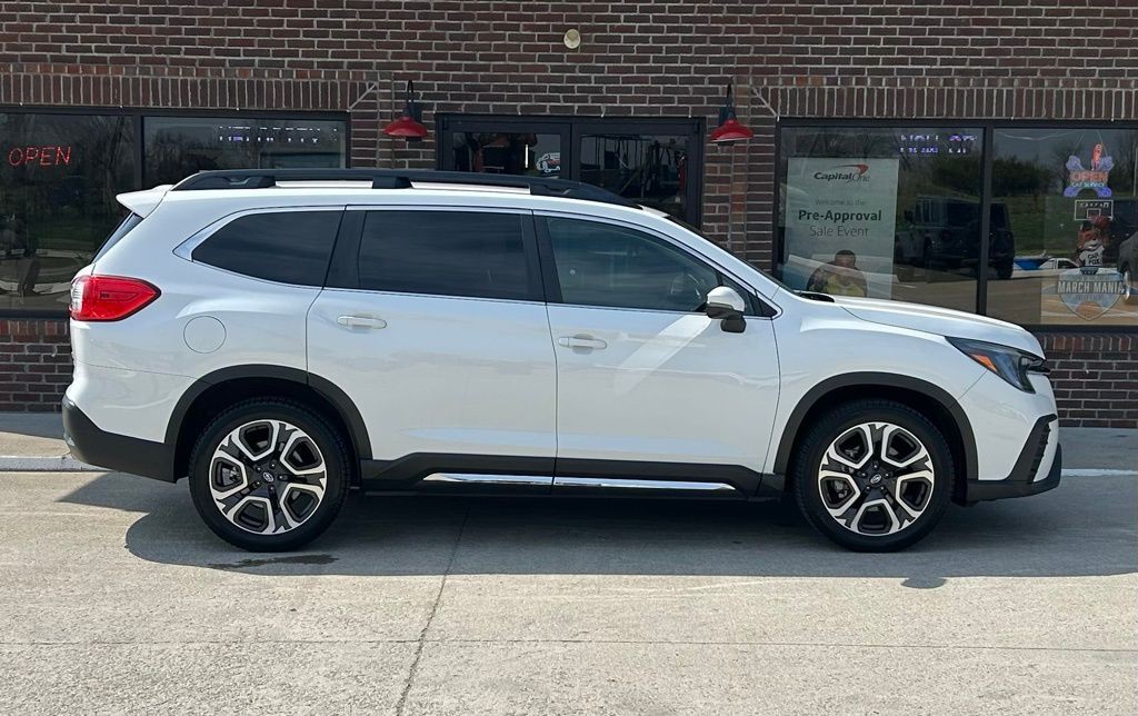 2023 Subaru Ascent Image 7