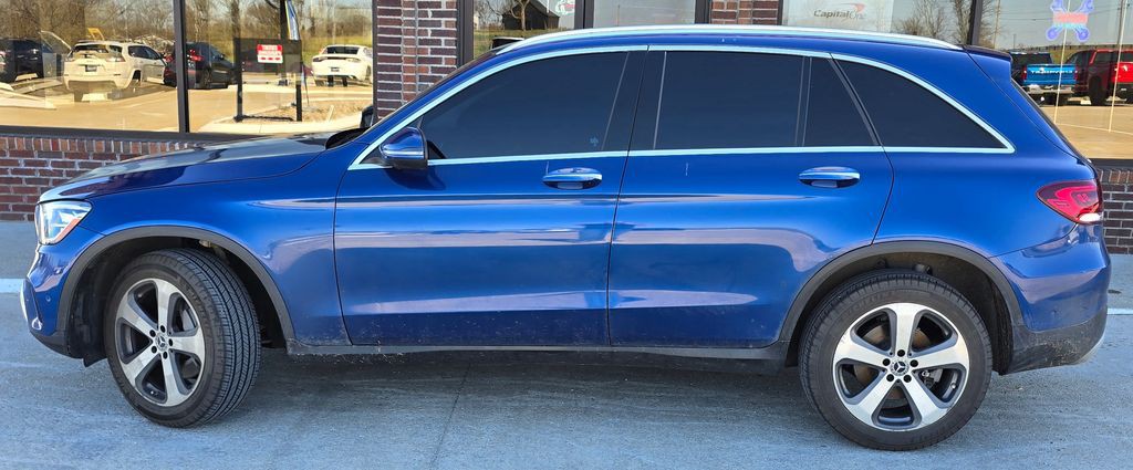 2022 Mercedes-Benz GLC-Class Image 2