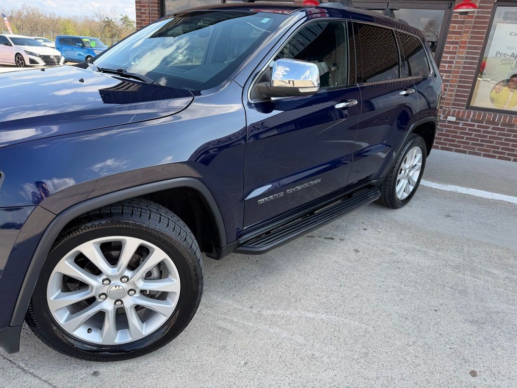 2017 Jeep Grand Cherokee Image 2