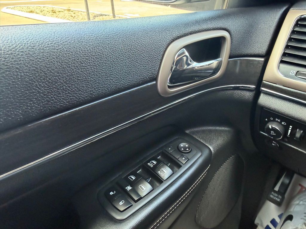 2017 Jeep Grand Cherokee Image 10