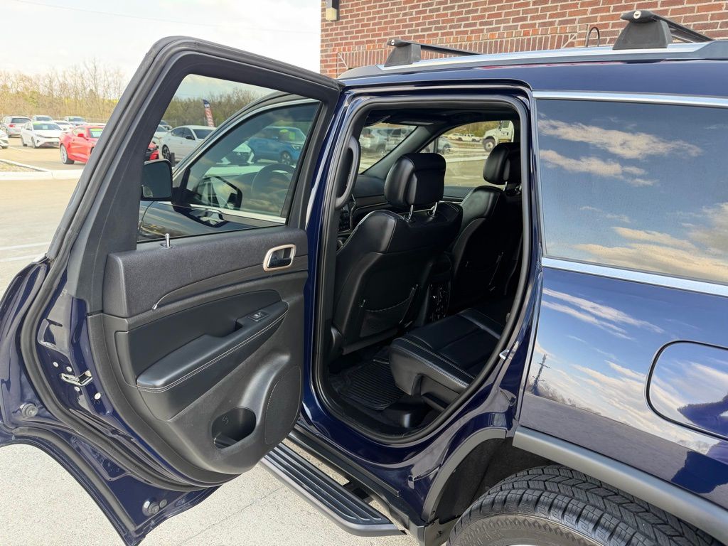 2017 Jeep Grand Cherokee Image 38