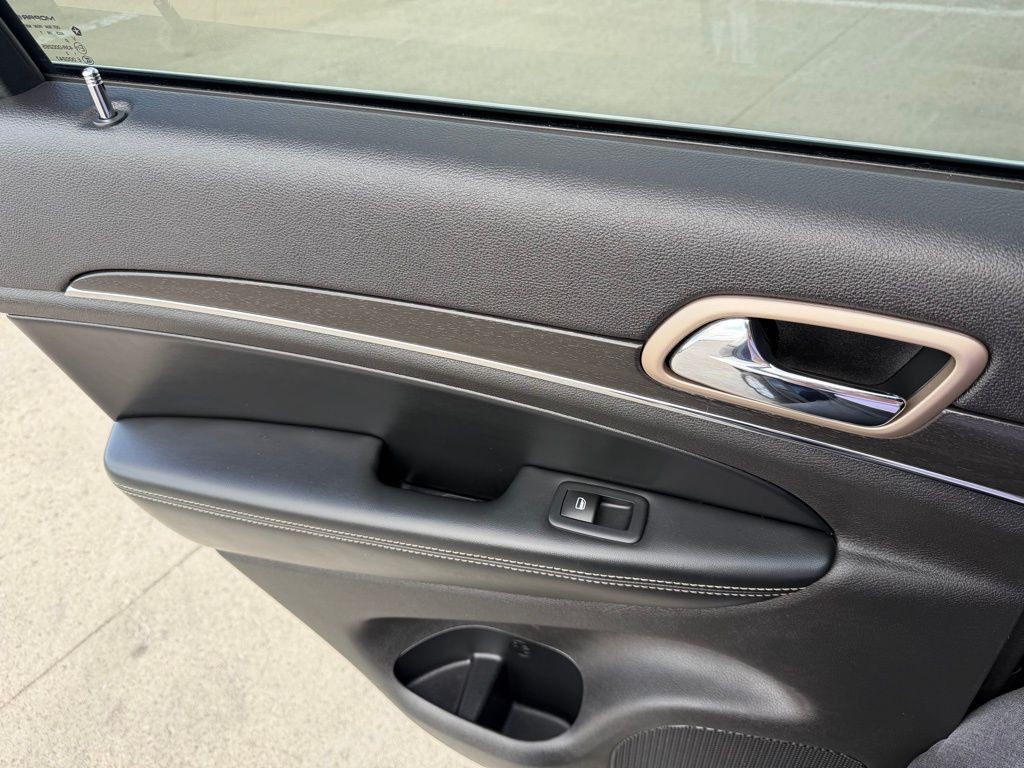 2017 Jeep Grand Cherokee Image 39