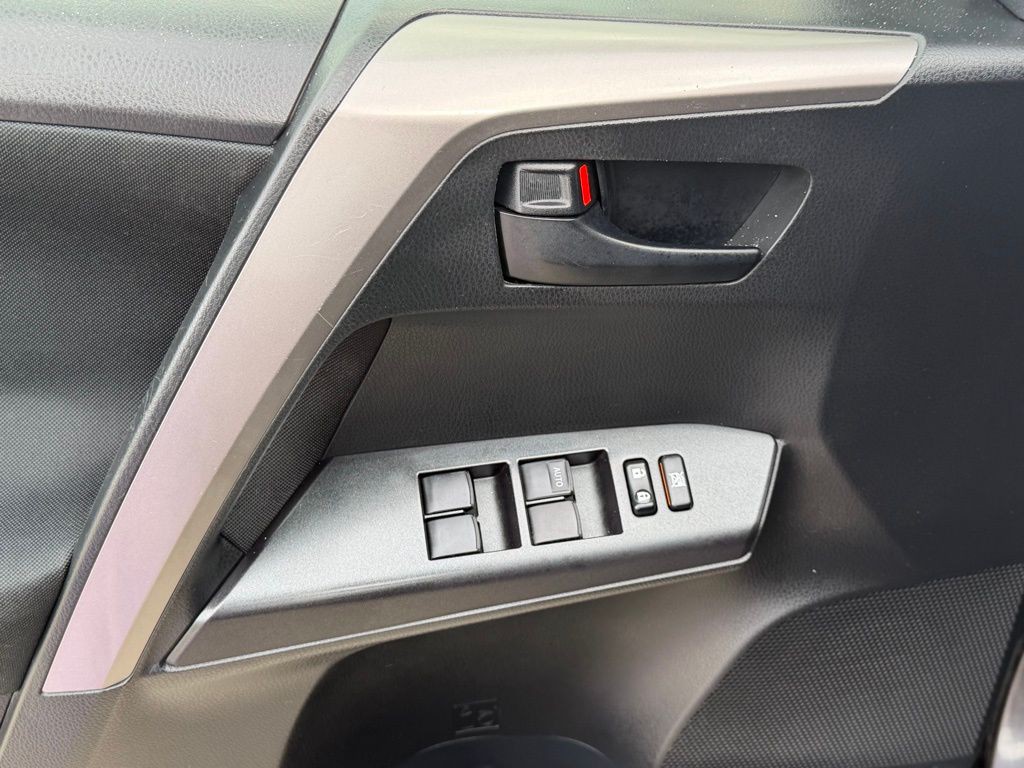 2017 Toyota Rav4 Image 10