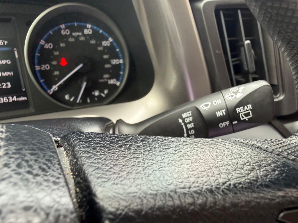 2017 Toyota Rav4 Image 21