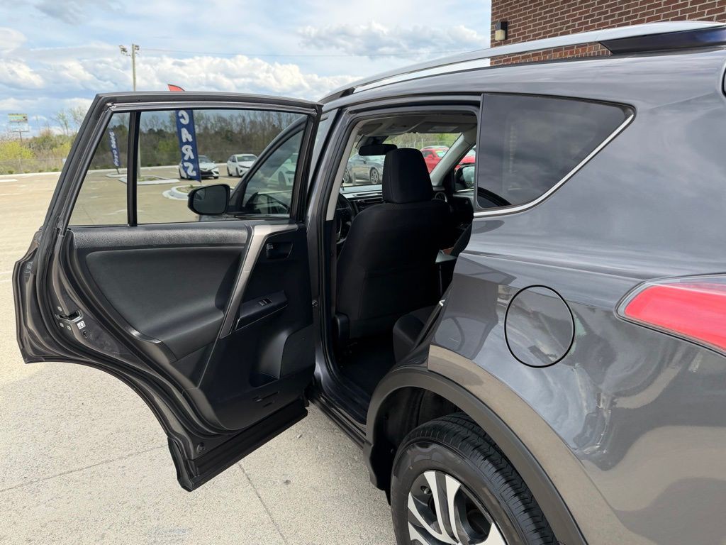 2017 Toyota Rav4 Image 40