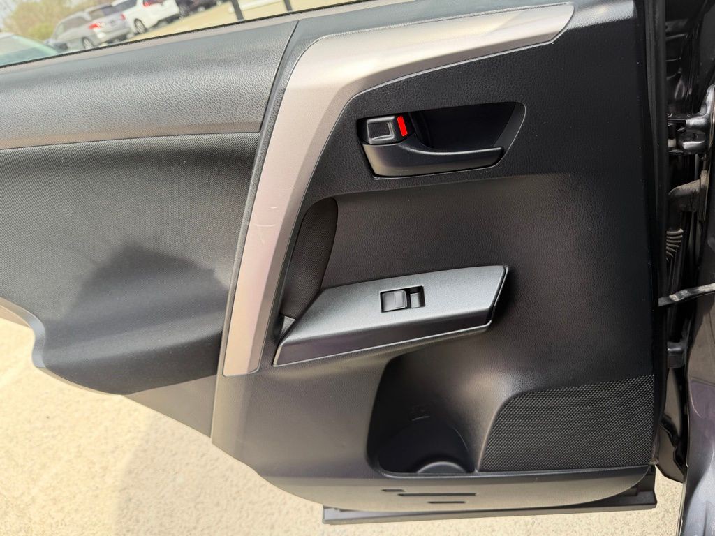 2017 Toyota Rav4 Image 41