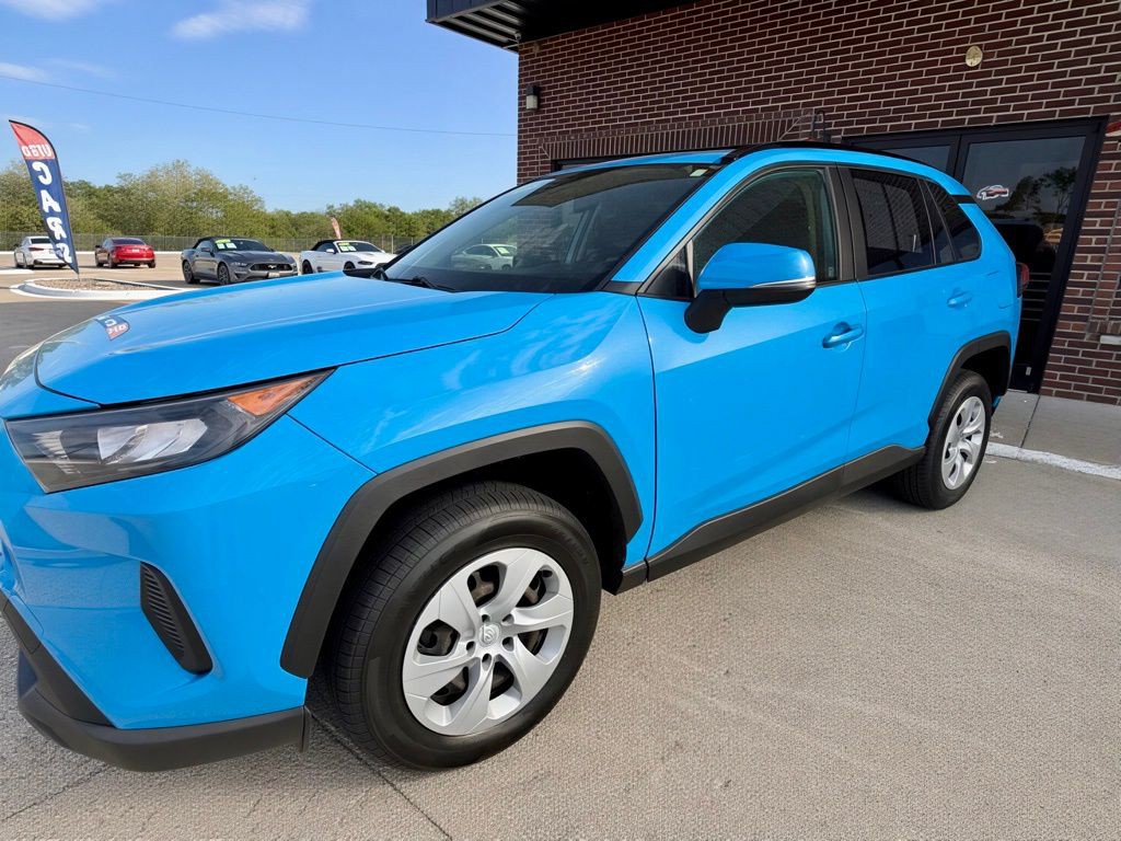 2019 Toyota Rav4 Image 2
