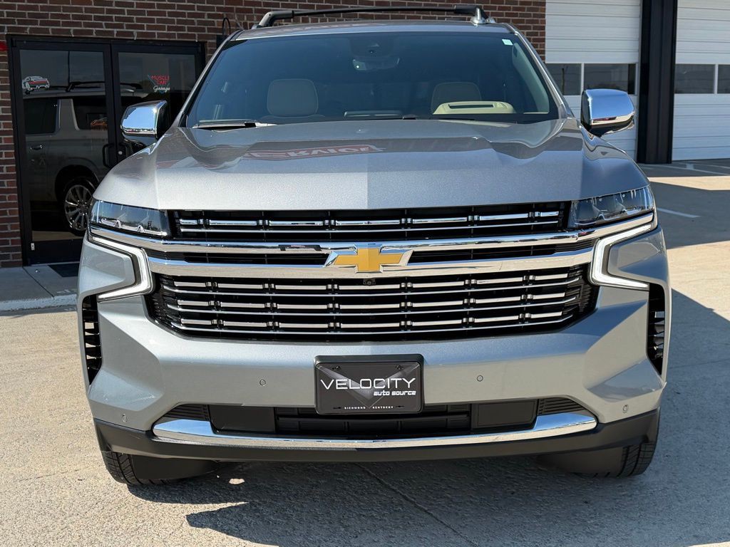 2023 Chevrolet Suburban Image 3