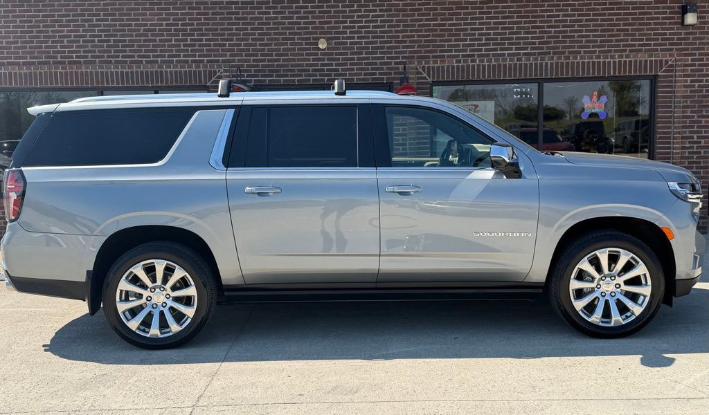 2023 Chevrolet Suburban Image 7