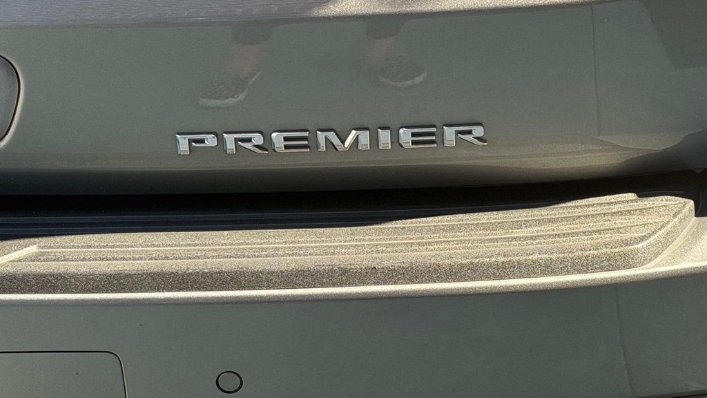 2023 Chevrolet Suburban Image 8