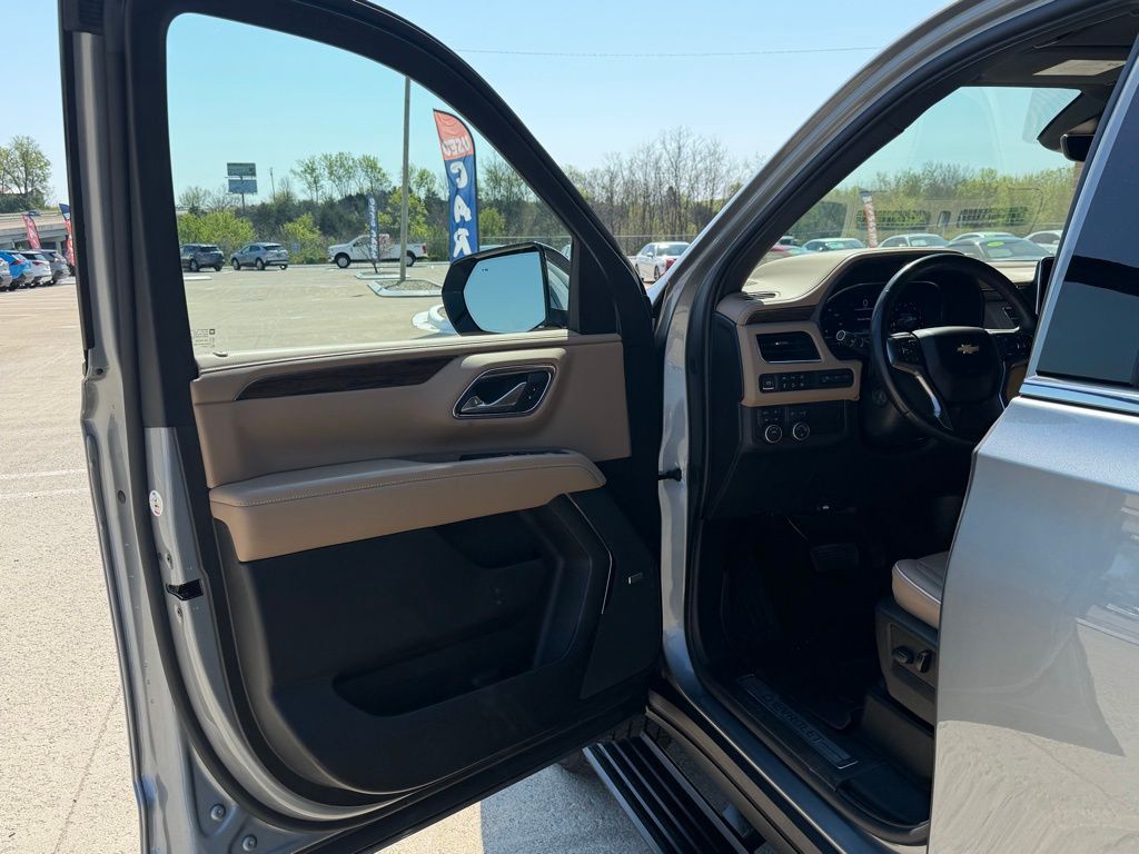 2023 Chevrolet Suburban Image 10