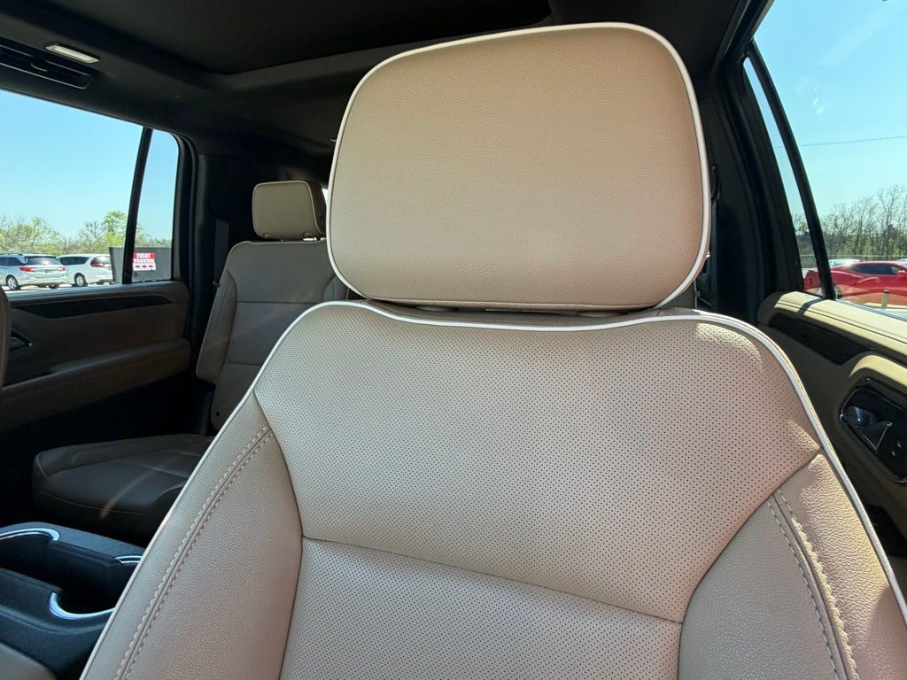 2023 Chevrolet Suburban Image 15