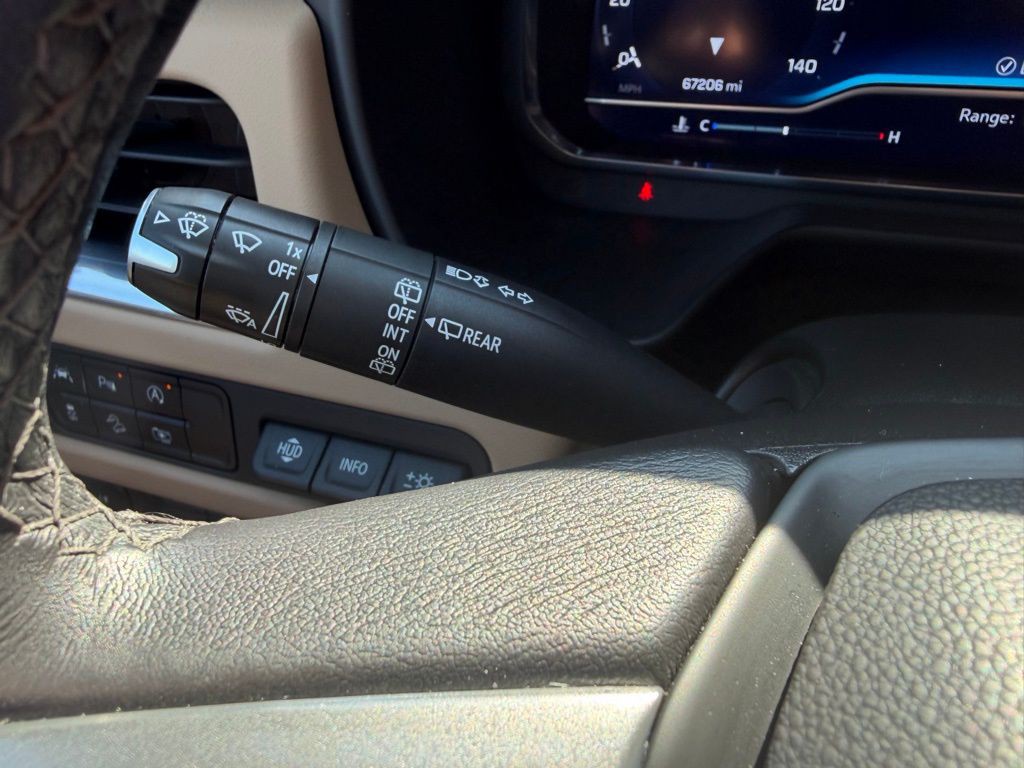 2023 Chevrolet Suburban Image 21