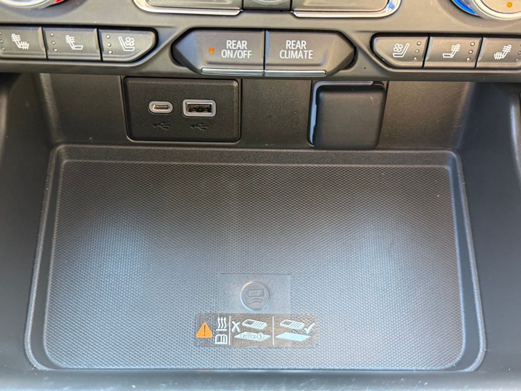 2023 Chevrolet Suburban Image 38