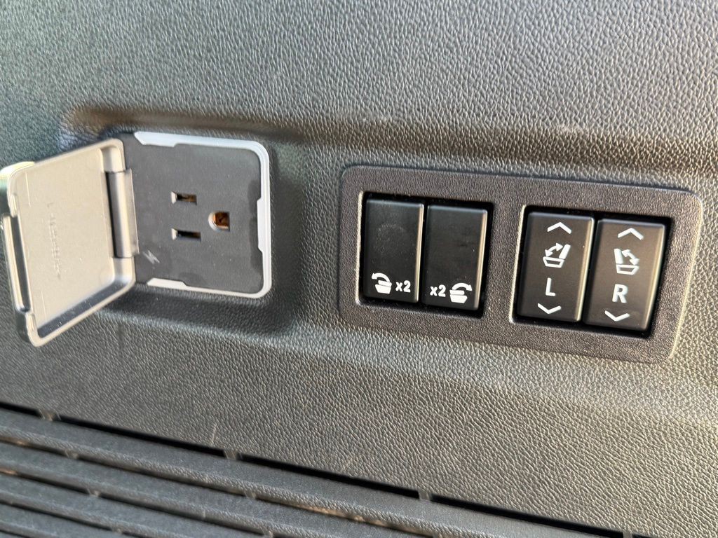 2023 Chevrolet Suburban Image 60