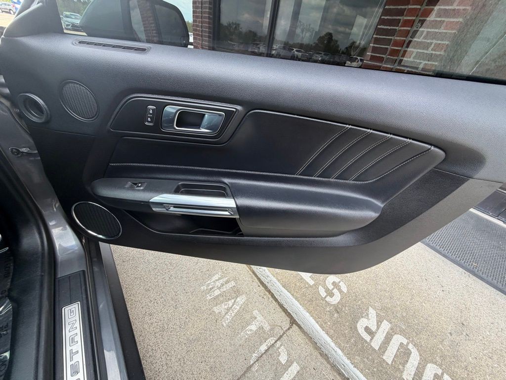 2021 Ford Mustang Image 47