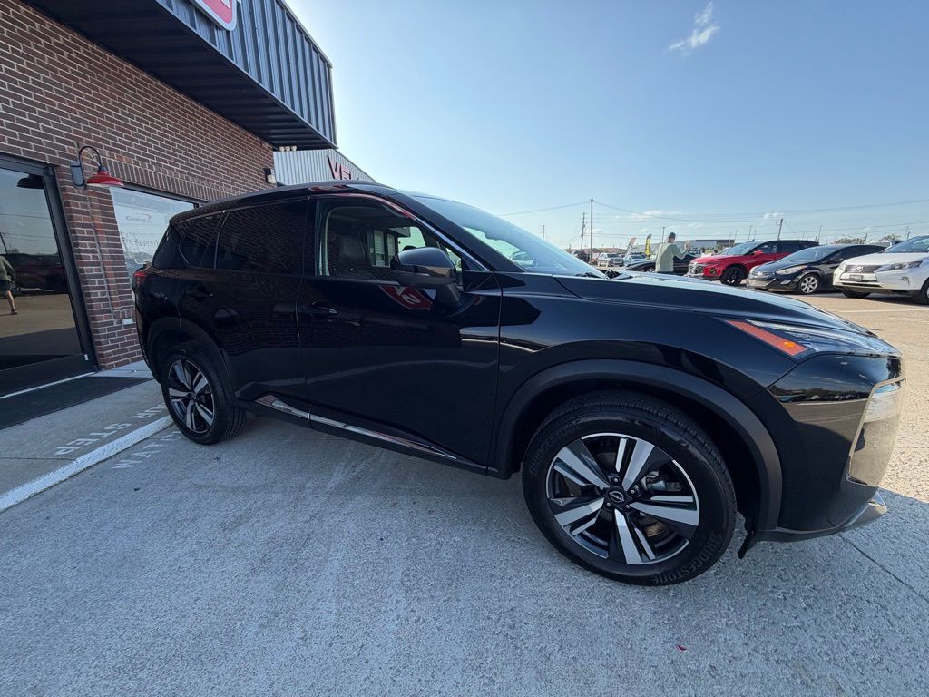 2023 Nissan Rogue Image 3